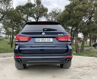 BMW X5 2014 do wynajęcia w Tbilisi. Limit przebiegu nieograniczony.