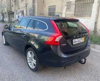 Wynajmij Volvo V60 2013 w Albanii. Paliwo: Diesel. Moc: 163 KM ➤ Koszt od 21 EUR za dobę.