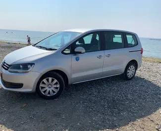 Wypożyczalnia Volkswagen Sharan w Larnace, Cypr ✓ Nr 7204. ✓ Skrzynia Automatyczna ✓ Opinii: 0.