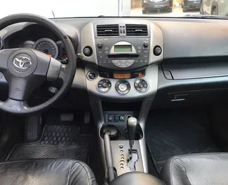 Wynajmij Toyota Rav4 2008 w Albanii. Paliwo: Benzyna. Moc: 166 KM ➤ Koszt od 45 EUR za dobę.