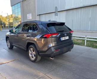 Toyota Rav4 2022 do wynajęcia w Tbilisi. Limit przebiegu nieograniczony.