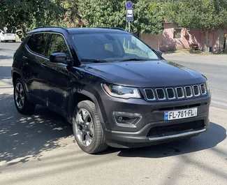 Wynajmij Jeep Compass 2017 w Gruzji. Paliwo: Benzyna. Moc: 180 KM ➤ Koszt od 120 GEL za dobę.