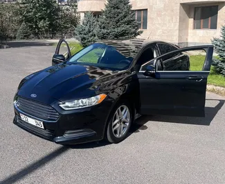 Wynajmij Ford Fusion Sedan 2013 w Armenii. Paliwo: Benzyna. Moc: 175 KM ➤ Koszt od 54 USD za dobę.