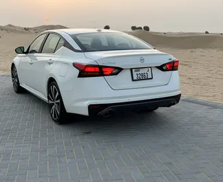 Nissan Altima 2021 do wynajęcia w Dubaju. Limit przebiegu 250 km/dzień.