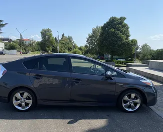 Toyota Prius – samochód kategorii Ekonomiczny, Komfort na wynajem w Gruzji ✓ Depozyt 300 GEL ✓ Ubezpieczenie: OC, CDW, Pasażerowie.