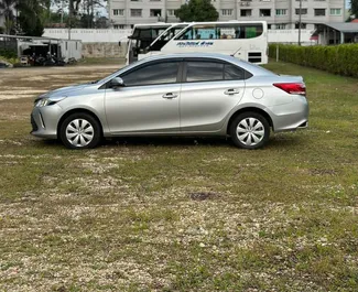 Wynajmij Toyota Vios 2019 w Tajlandii. Paliwo: Benzyna. Moc: 107 KM ➤ Koszt od 599 THB za dobę.