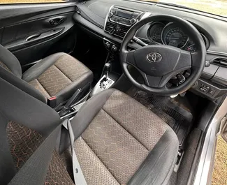 Toyota Vios – samochód kategorii Ekonomiczny, Komfort na wynajem w Tajlandii ✓ Depozyt 2000 THB ✓ Ubezpieczenie: OC, CDW, FDW.