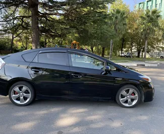 Toyota Prius – samochód kategorii Ekonomiczny, Komfort na wynajem w Gruzji ✓ Depozyt 300 GEL ✓ Ubezpieczenie: OC, CDW, Pasażerowie.