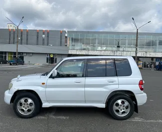 Wynajmij Mitsubishi Pajero Io 2005 w Gruzji. Paliwo: Benzyna. Moc: 180 KM ➤ Koszt od 90 GEL za dobę.