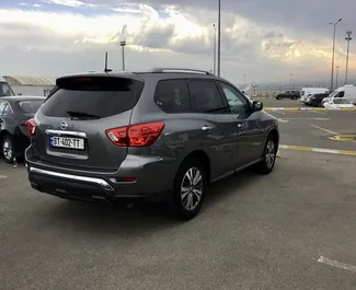 Nissan Pathfinder 2020 do wynajęcia w Tbilisi. Limit przebiegu nieograniczony.