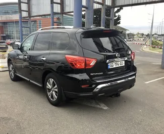 Nissan Pathfinder 2020 do wynajęcia w Tbilisi. Limit przebiegu nieograniczony.