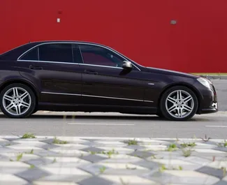 Wypożyczalnia Mercedes-Benz E-Class w Tiranie, Albania ✓ Nr 7861. ✓ Skrzynia Automatyczna ✓ Opinii: 0.