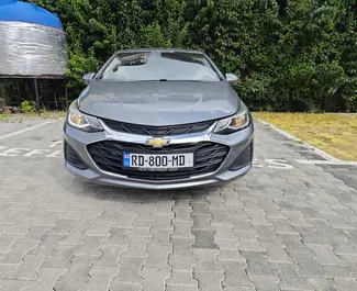 Chevrolet Cruze – samochód kategorii Komfort na wynajem w Gruzji ✓ Depozyt 260 GEL ✓ Ubezpieczenie: OC, CDW, SCDW, FDW, Pasażerowie, Od Kradzieży.