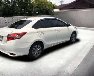 Wynajmij Toyota Vios 2022 w Tajlandii. Paliwo: Benzyna. Moc:  KM ➤ Koszt od 650 THB za dobę.