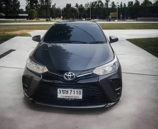 Wynajmij Toyota Yaris Ativ 2020 w Tajlandii. Paliwo: Benzyna. Moc:  KM ➤ Koszt od 550 THB za dobę.