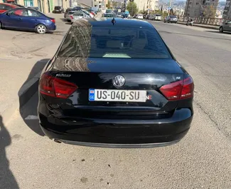 Wynajmij Volkswagen Passat 2012 w Gruzji. Paliwo: Benzyna. Moc: 160 KM ➤ Koszt od 80 GEL za dobę.