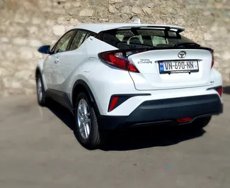 Wynajmij Toyota C-HR 2023 w Gruzji. Paliwo: Benzyna. Moc: 160 KM ➤ Koszt od 147 GEL za dobę.