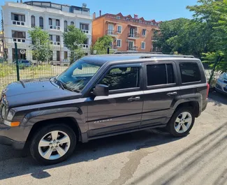 Wynajmij Jeep Patriot 2014 w Gruzji. Paliwo: Benzyna. Moc: 176 KM ➤ Koszt od 70 GEL za dobę.