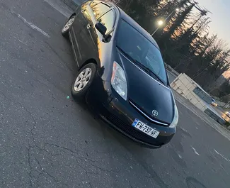 Wynajmij Toyota Prius 2008 w Gruzji. Paliwo: Hybryda. Moc: 160 KM ➤ Koszt od 70 GEL za dobę.