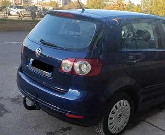 Wynajmij Volkswagen Golf Plus 2005 w Albanii. Paliwo: Diesel. Moc: 140 KM ➤ Koszt od 18 EUR za dobę.