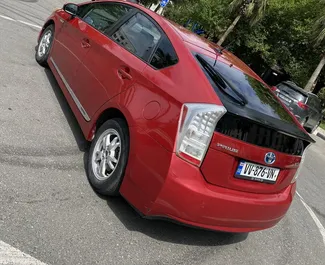 Toyota Prius 2011 – wynajem od właścicieli w Kutaisi (Gruzja).