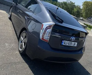 Toyota Prius 2012 – wynajem od właścicieli w Kutaisi (Gruzja).