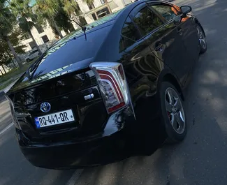 Toyota Prius 2013 do wynajęcia w Kutaisi. Limit przebiegu nieograniczony.