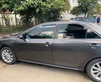 Wynajmij Toyota Camry 2013 w Gruzji. Paliwo: Benzyna. Moc: 145 KM ➤ Koszt od 110 GEL za dobę.