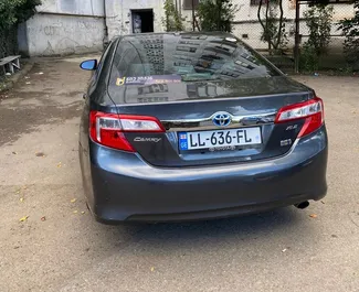 Toyota Camry 2013 do wynajęcia w Tbilisi. Limit przebiegu nieograniczony.