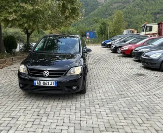 Wynajmij Volkswagen Golf Plus 2008 w Albanii. Paliwo: Diesel. Moc: 150 KM ➤ Koszt od 35 EUR za dobę.