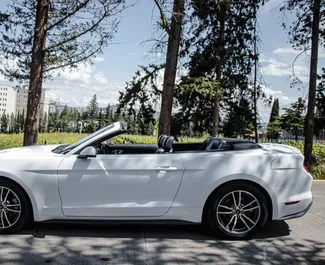 Wynajmij Ford Mustang Cabrio 2018 w Gruzji. Paliwo: Benzyna. Moc: 310 KM ➤ Koszt od 233 GEL za dobę.