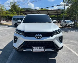 Wypożyczalnia Toyota Fortuner na lotnisku Samui, Tajlandia ✓ Nr 8104. ✓ Skrzynia Automatyczna ✓ Opinii: 1.