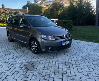 Wypożyczalnia Volkswagen Touran w Tiranie, Albania ✓ Nr 8036. ✓ Skrzynia Automatyczna ✓ Opinii: 1.