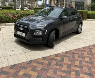 Wynajmij Hyundai Kona 2020 w ZEA. Paliwo: Benzyna. Moc: 150 KM ➤ Koszt od 122 AED za dobę.