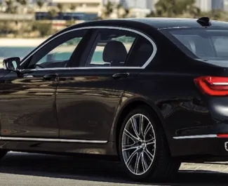 Wypożyczalnia BMW 730i w Dubaju, ZEA ✓ Nr 4942. ✓ Skrzynia Automatyczna ✓ Opinii: 0.