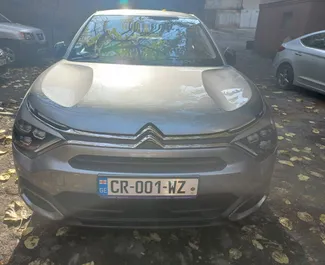 Wypożyczalnia Citroen C4 X na lotnisku w Tbilisi, Gruzja ✓ Nr 8390. ✓ Skrzynia Automatyczna ✓ Opinii: 0.