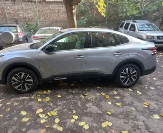 Citroen C4 X 2023 – wynajem od właścicieli na lotnisku w Tbilisi (Gruzja).