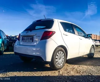 Wynajmij Toyota Yaris 2018 w Serbii. Paliwo: Benzyna. Moc: 80 KM ➤ Koszt od 33 EUR za dobę.