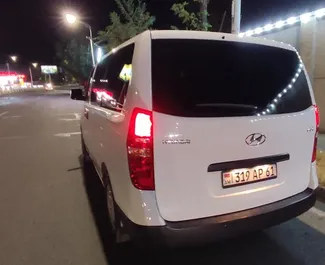 Wynajmij Hyundai H1 2019 w Armenii. Paliwo: Benzyna. Moc: 178 KM ➤ Koszt od 82 USD za dobę.