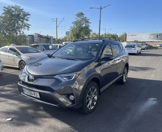 Wynajmij Toyota Rav4 2017 w Gruzji. Paliwo: Benzyna. Moc: 176 KM ➤ Koszt od 150 GEL za dobę.