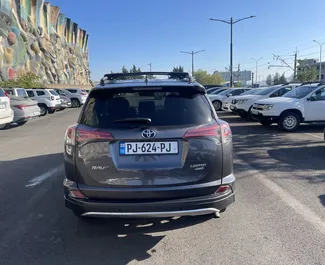 Silnik Benzyna 2,5 l – Wynajmij Toyota Rav4 na lotnisku w Tbilisi.