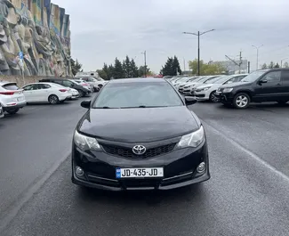 Wynajem samochodu Toyota Camry nr 8349 (Automatyczna) na lotnisku w Tbilisi, z silnikiem 2,5l. Benzyna ➤ Bezpośrednio od Beka w Gruzji.