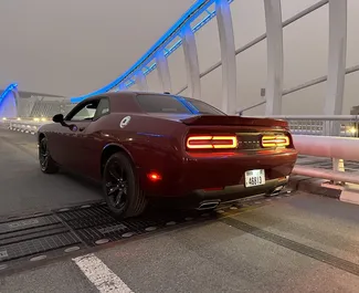 Dodge Challenger 2020 do wynajęcia w Dubaju. Limit przebiegu 250 km/dzień.