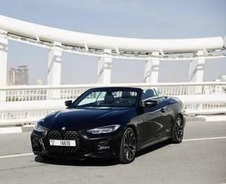 BMW 430i Cabrio 2023 do wynajęcia w Dubaju. Limit przebiegu 250 km/dzień.