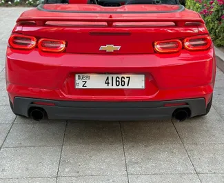 Chevrolet Camaro Cabrio 2020 do wynajęcia w Dubaju. Limit przebiegu 250 km/dzień.