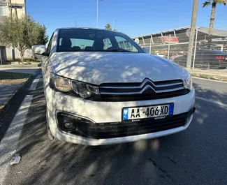 Citroen C-Elysee 2018 do wynajęcia w Tiranie. Limit przebiegu nieograniczony.