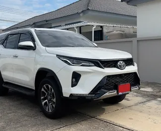 Wynajem samochodu Toyota Fortuner nr 8197 (Automatyczna) na lotnisku w Phuket, z silnikiem 2,4l. Diesel ➤ Bezpośrednio od Wiaczesław w Tajlandii.