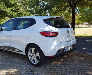 Wynajmij Renault Clio 4 2015 w Czarnogórze. Paliwo: Diesel. Moc: 90 KM ➤ Koszt od 30 EUR za dobę.