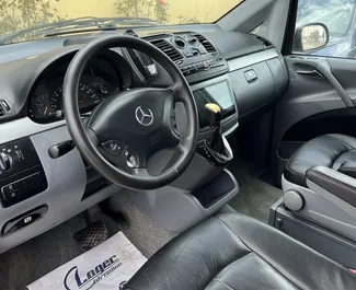 Wynajmij Mercedes-Benz Viano 2008 w Albanii. Paliwo: Diesel. Moc: 151 KM ➤ Koszt od 50 EUR za dobę.