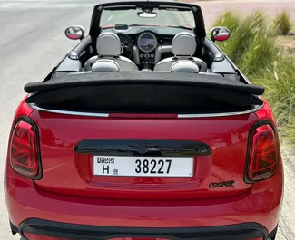 Wynajmij Mini Cooper S 2023 w ZEA. Paliwo: Benzyna. Moc: 192 KM ➤ Koszt od 420 AED za dobę.